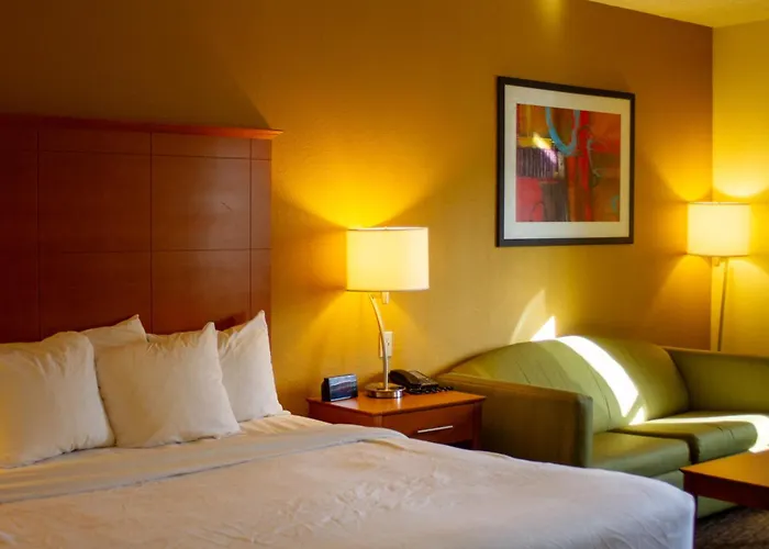 University Hotel & Suites Shippensburg, Trademark By Wyndham